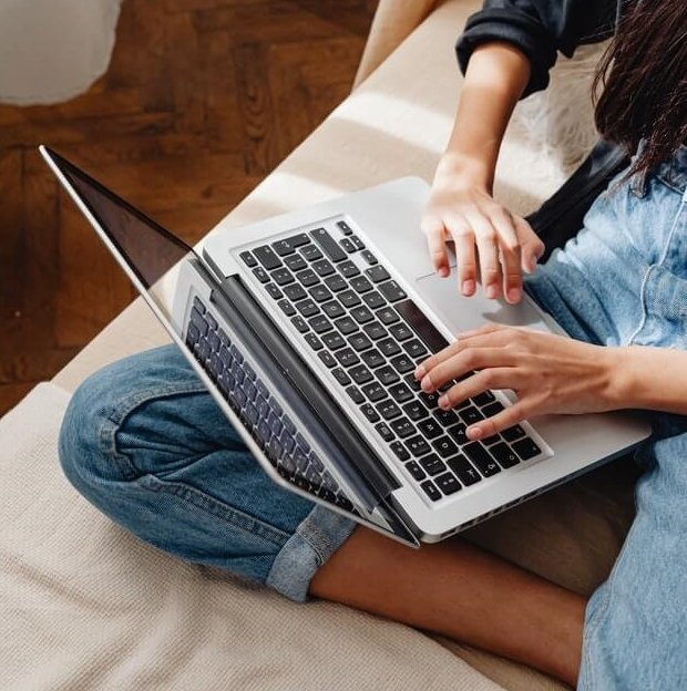 Person completing Survimo paid surveys